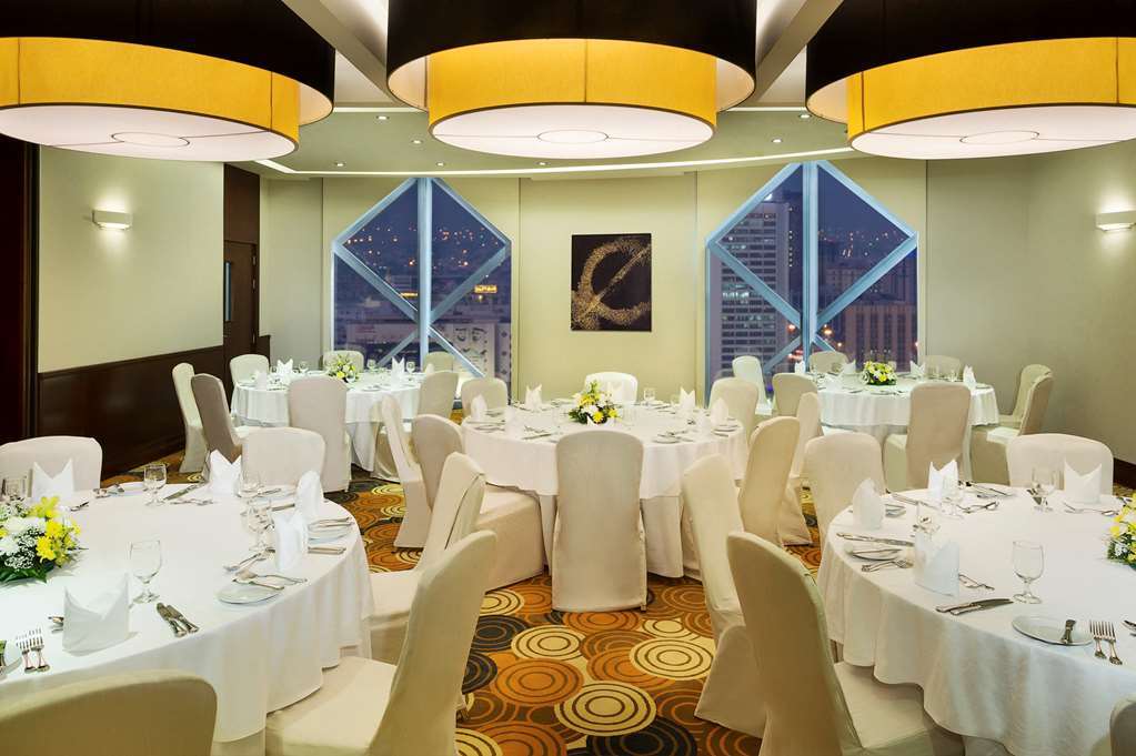 City Seasons Towers Hotel Bur Dubai Restaurant photo